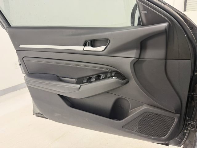 Used 2021 Nissan Altima 2.5 SV w/ SV Premium Package FWD image 14