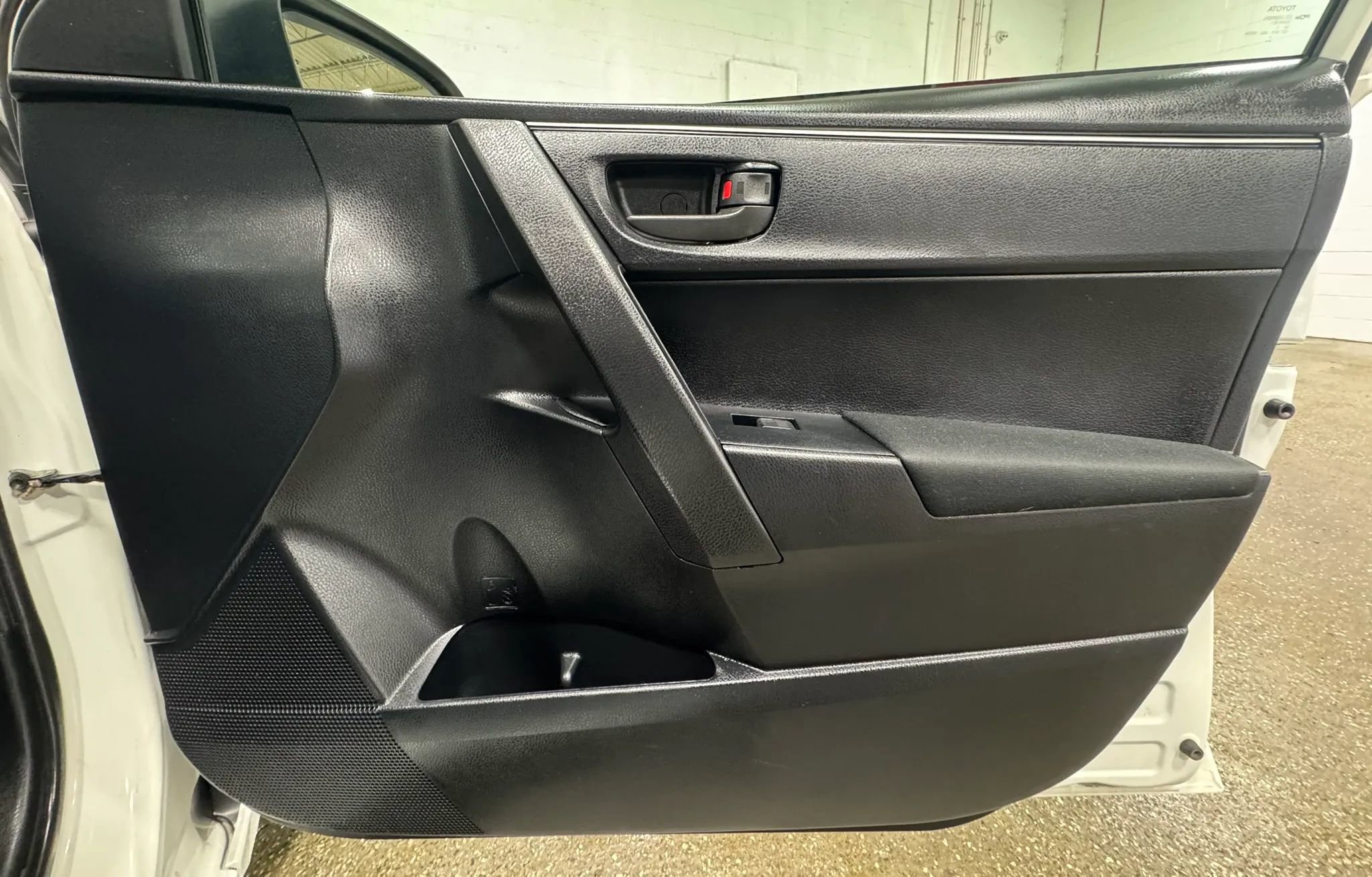 Used 2014 Toyota Corolla L image 38