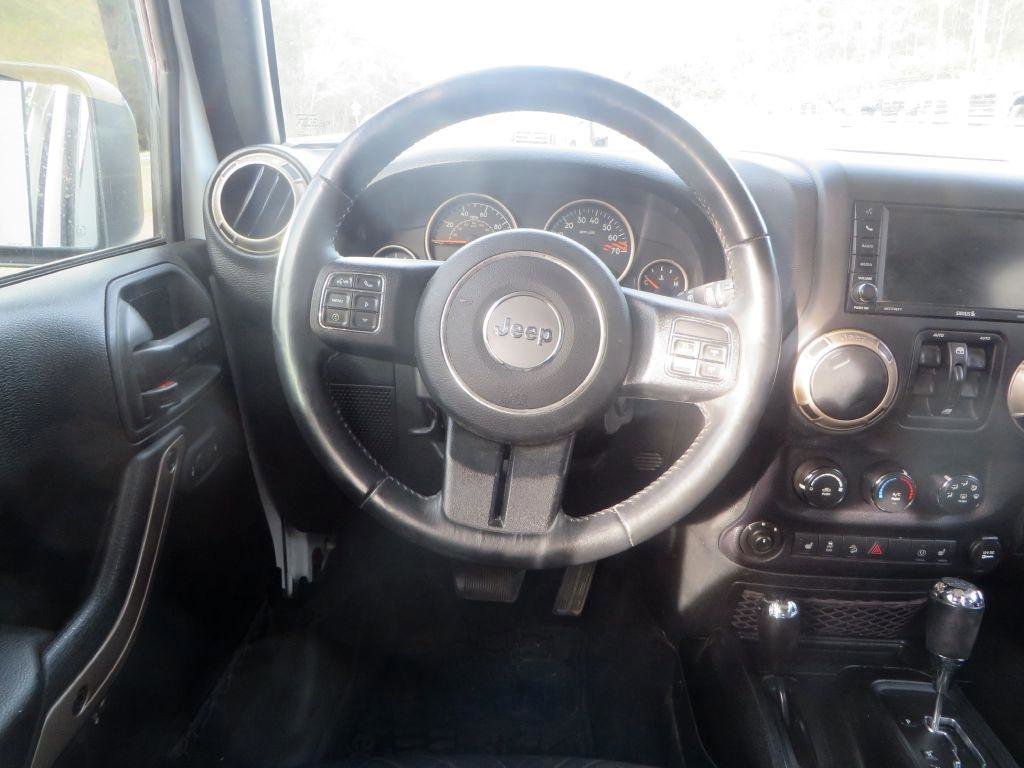 Used 2016 Jeep Wrangler Unlimited Sahara image 12