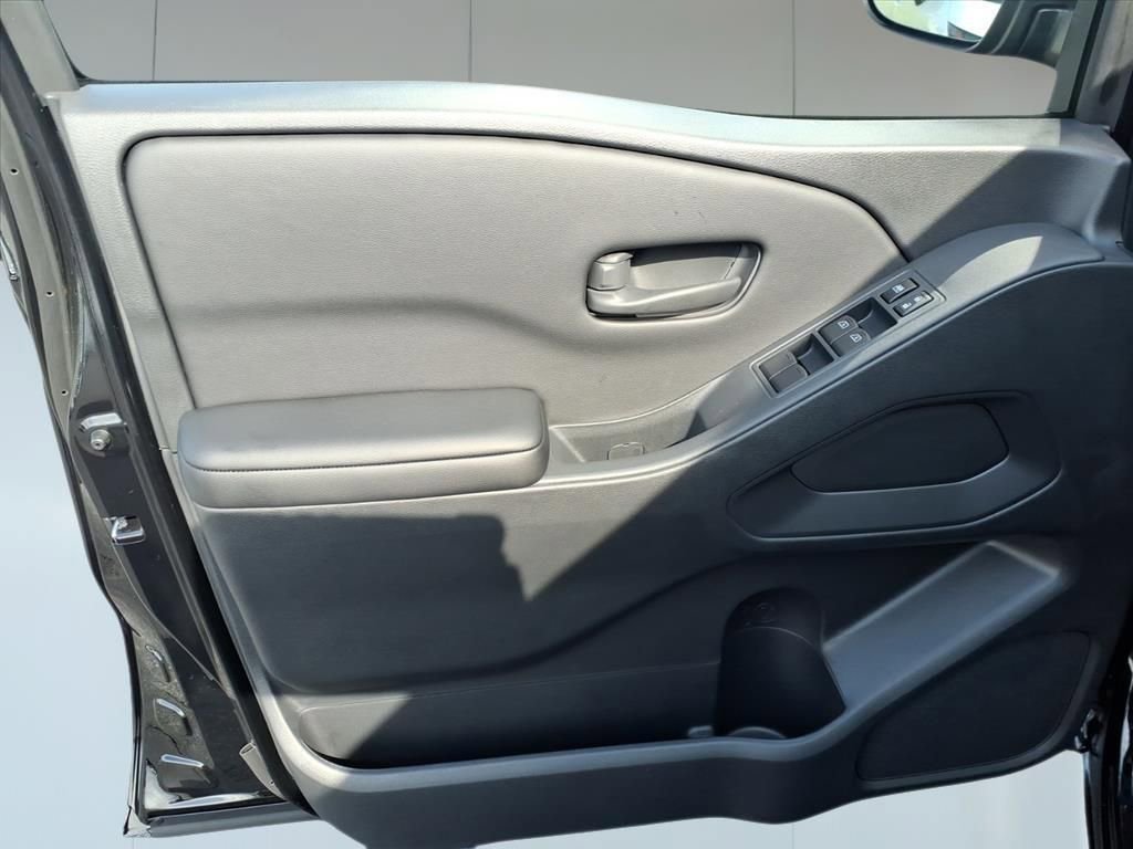 New 2026 Nissan Frontier S image 9