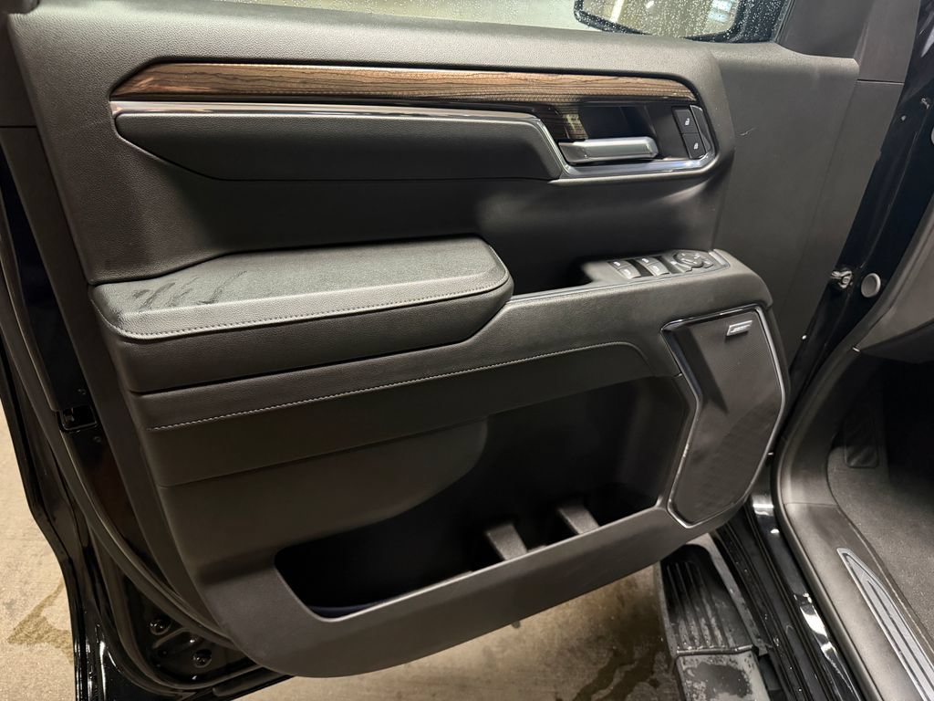 Used 2024 Chevrolet Silverado 1500 LT Trail Boss w/ Convenience Package II AWD/4WD image 9