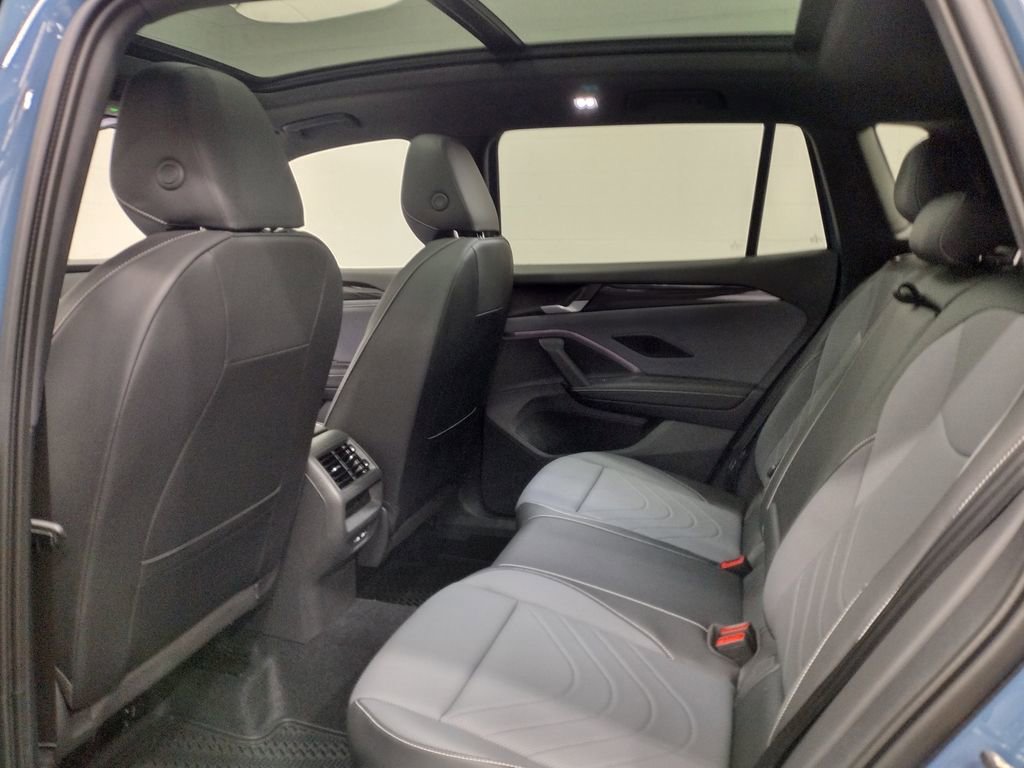 New 2025 Volkswagen Tiguan SE R-Line image 24
