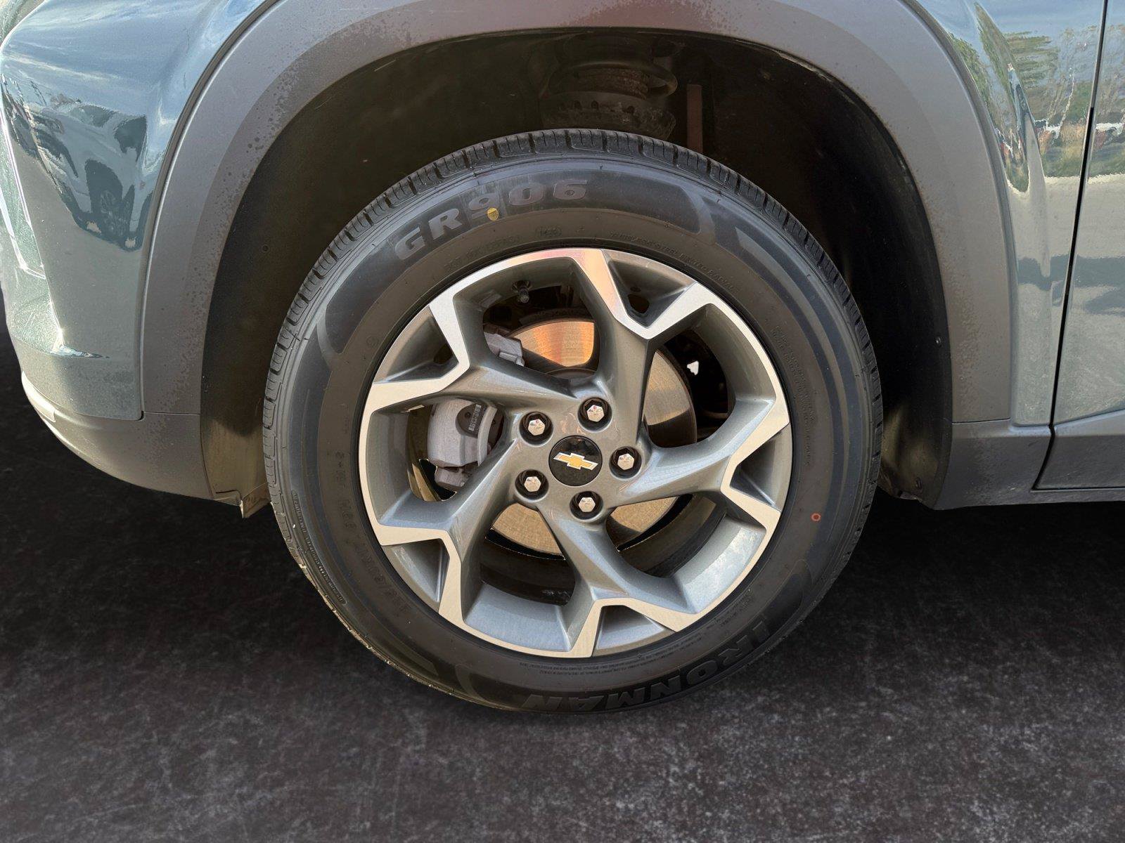 Used 2025 Chevrolet Trax LT FWD image 25