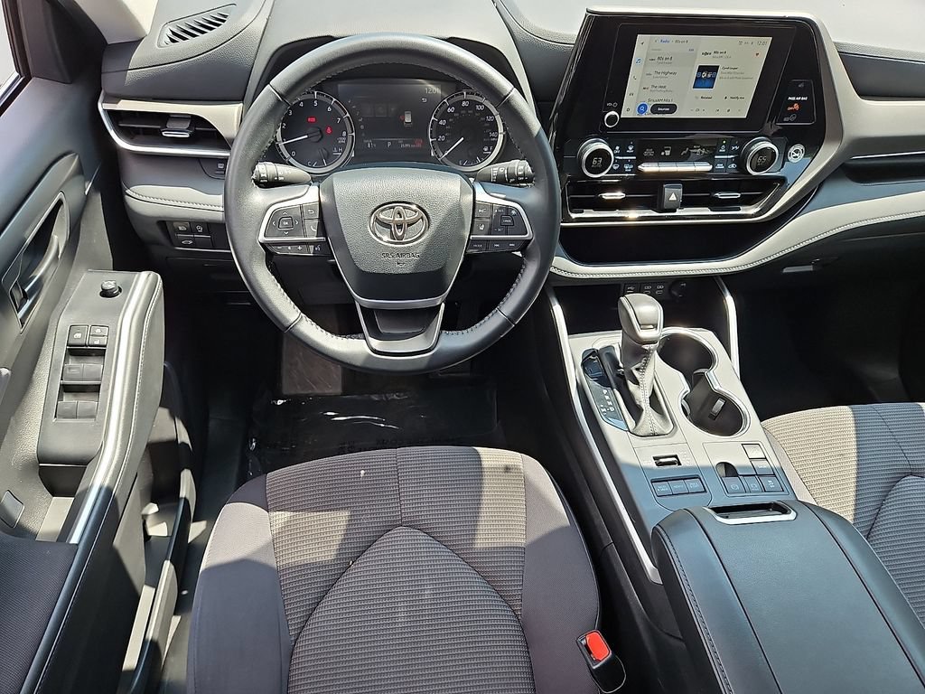 Used 2025 Toyota Highlander LE AWD/4WD image 13