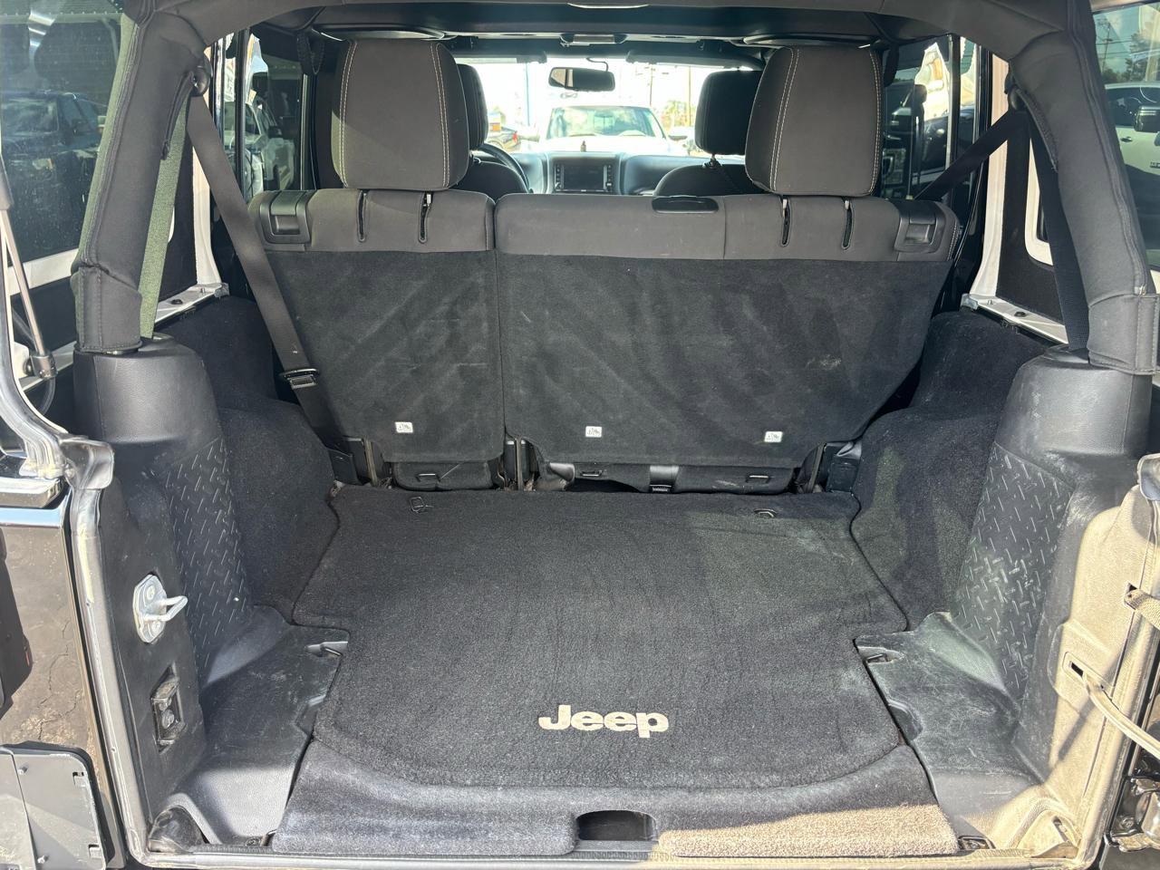 Used 2016 Jeep Wrangler Unlimited Sahara AWD/4WD image 11