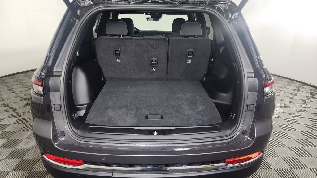 New 2025 Jeep Grand Cherokee Laredo w/ Luxury Tech Group I image 10