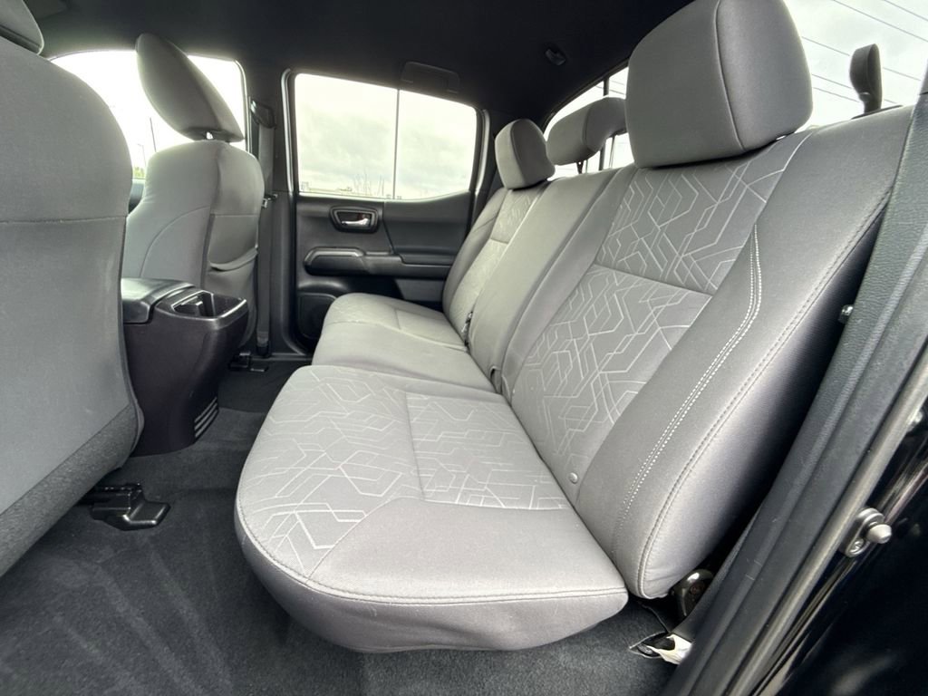 Used 2016 Toyota Tacoma TRD Sport w/ Towing Package image 18