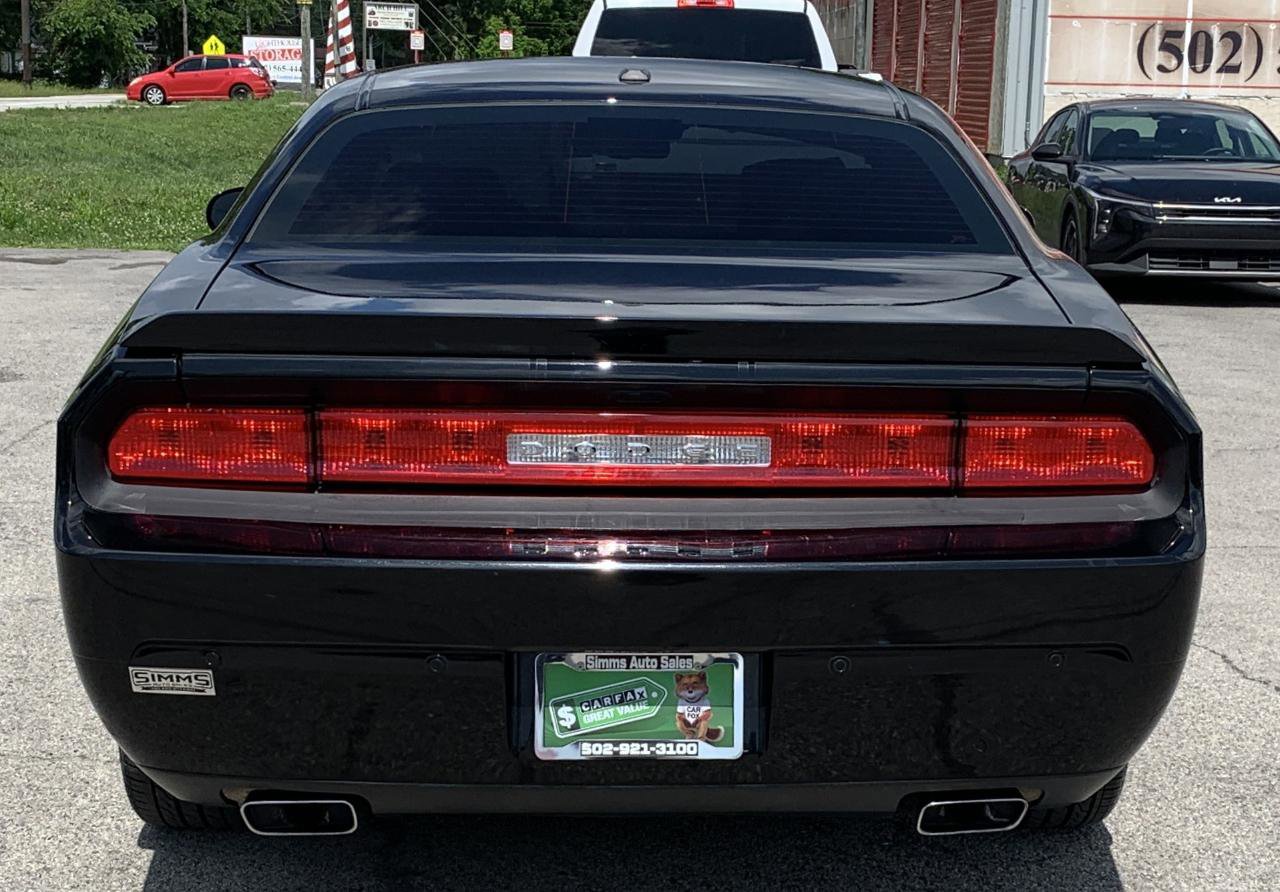 Used 2014 Dodge Challenger SXT RWD image 4
