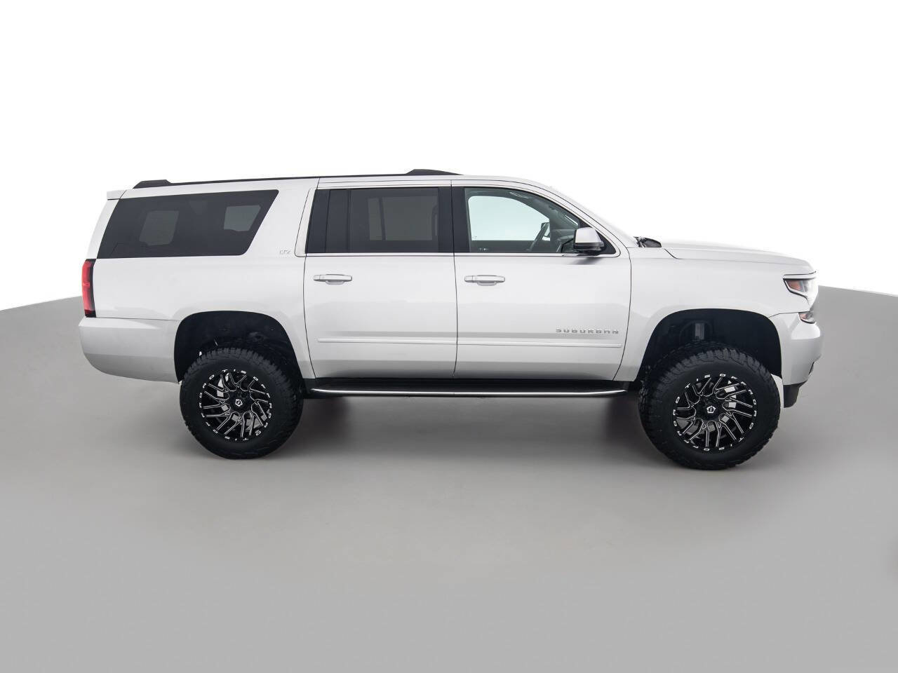 Used 2016 Chevrolet Suburban LTZ image 4