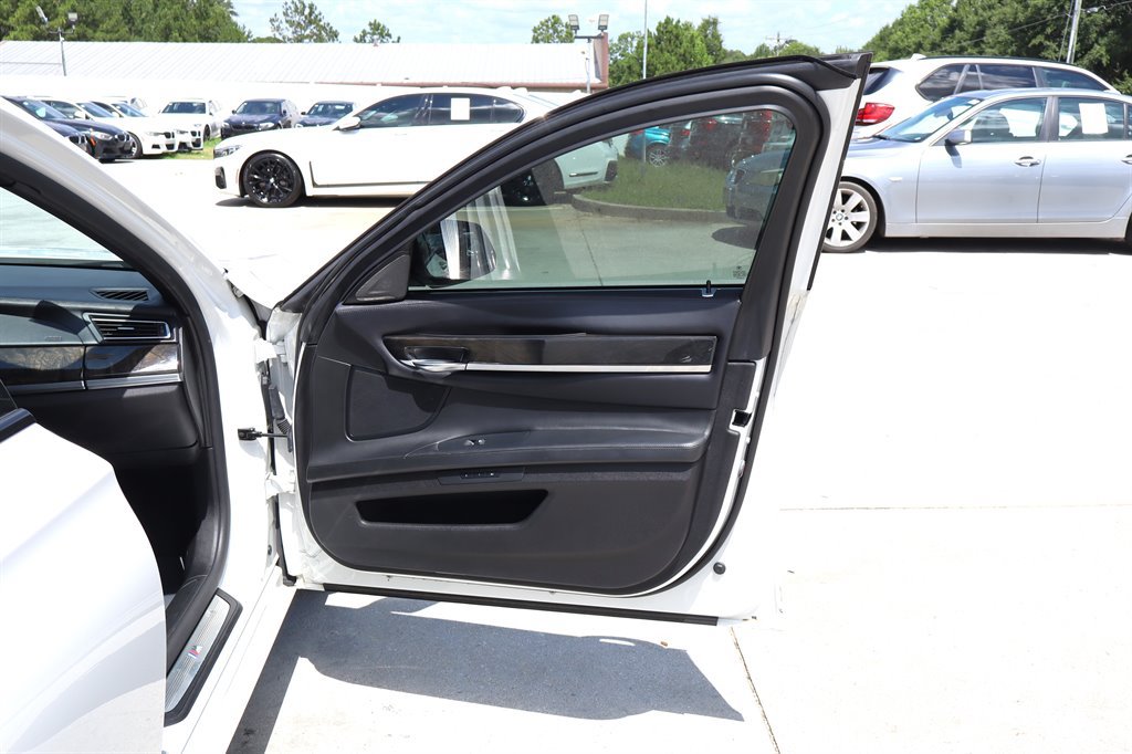 Used 2015 BMW 750i RWD image 39