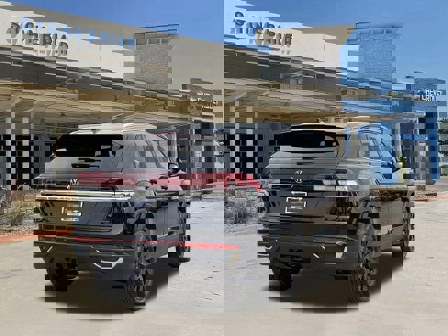 Used 2025 Volkswagen Atlas Cross Sport SE AWD/4WD image 5