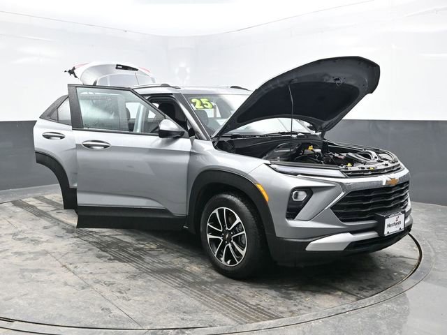 Used 2025 Chevrolet TrailBlazer LT w/ Driver Confidence Package image 41