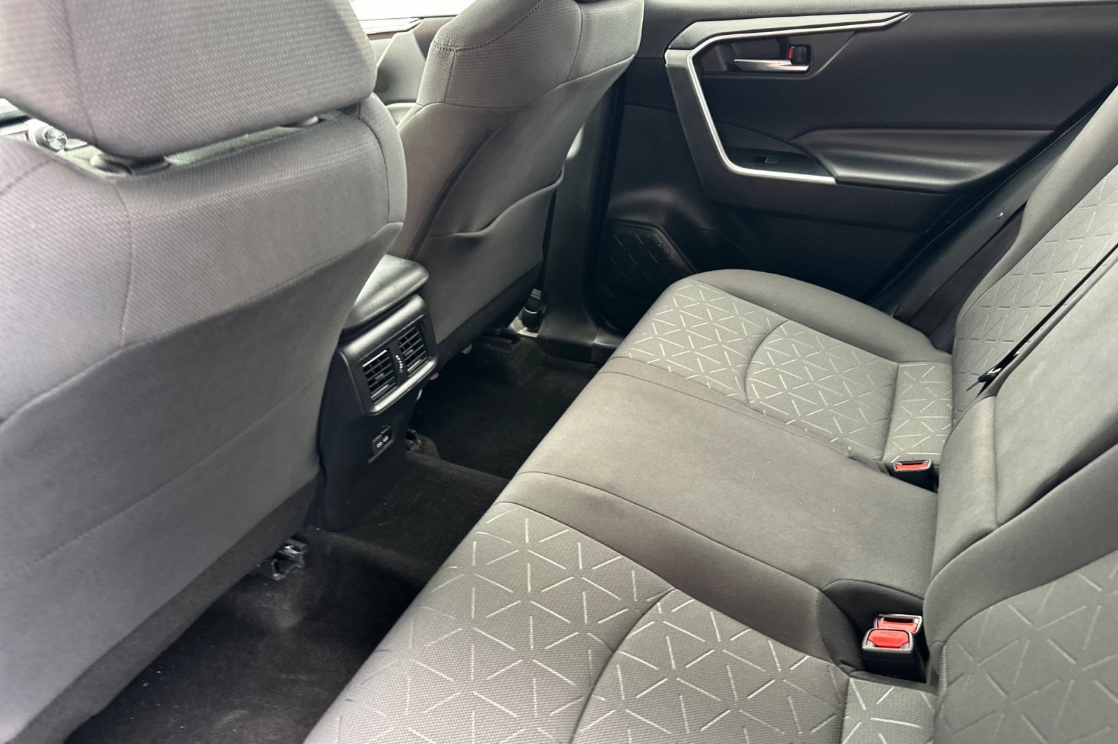 Used 2022 Toyota RAV4 XLE w/ XLE Grade Weather Package AWD/4WD image 12
