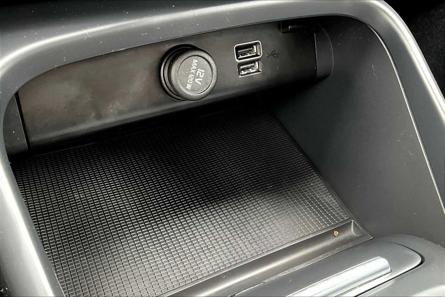 Certified 2022 Volvo XC40 T5 Momentum image 33