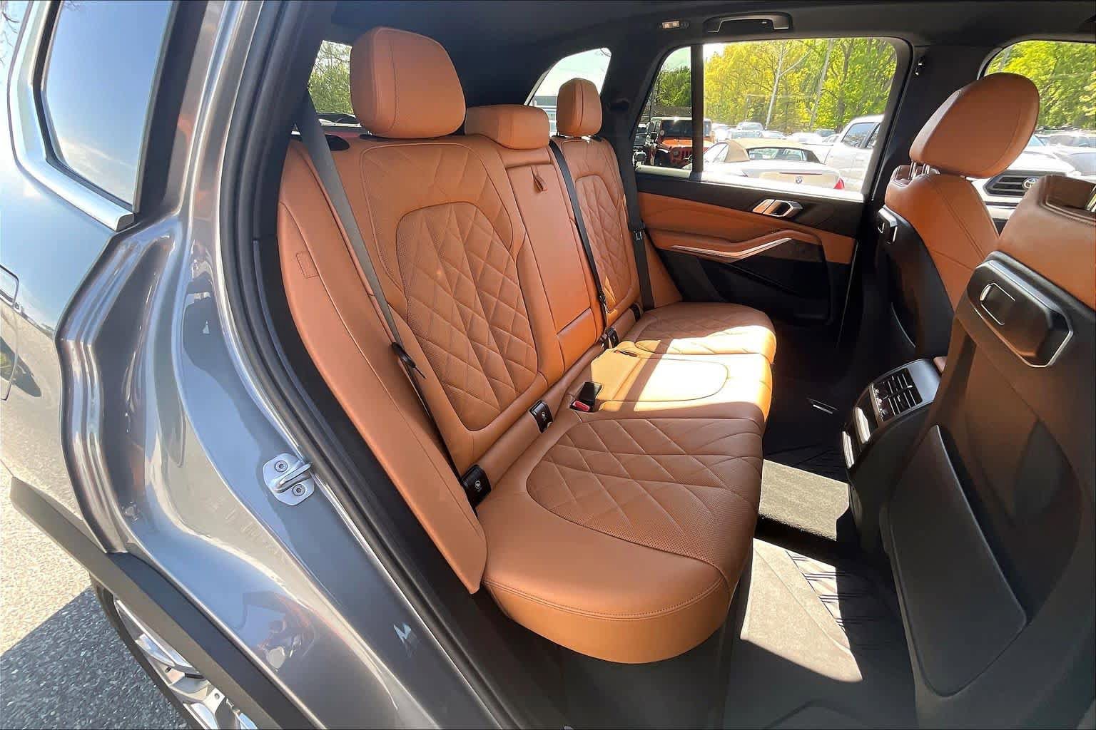 Used 2024 BMW X5 xDrive40i w/ Parking Assistance Package AWD/4WD image 19