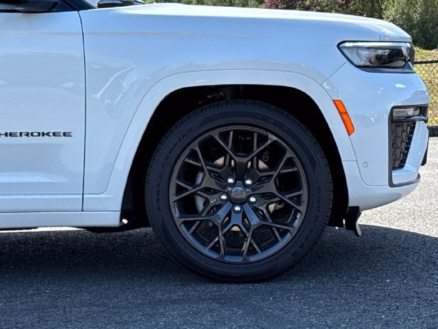 New 2026 Jeep Grand Cherokee Summit w/ Obsidian Package AWD/4WD image 7