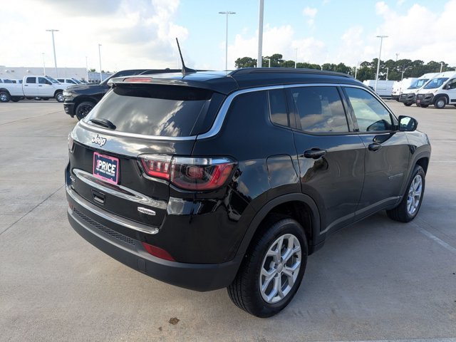 Used 2024 Jeep Compass Latitude AWD/4WD image 5