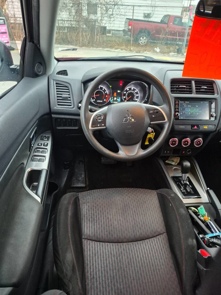 Used 2018 Mitsubishi Outlander Sport ES FWD image 9