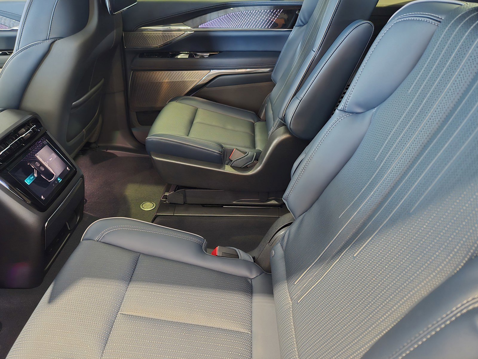 New 2025 Cadillac Escalade IQ Sport 2 w/ LPO, ONYX Package image 10