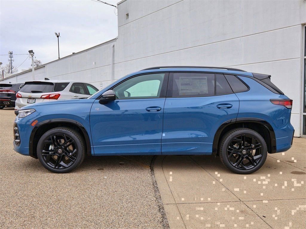 New 2026 Volkswagen Tiguan SE R-Line AWD/4WD image 2