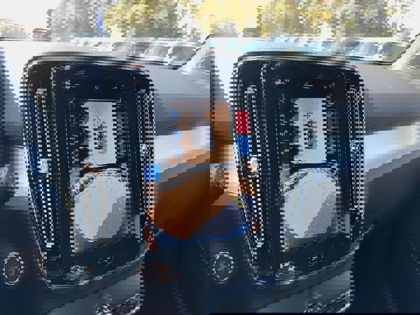 New 2026 Volvo XC40 B5 Ultra w/ Climate Package image 21