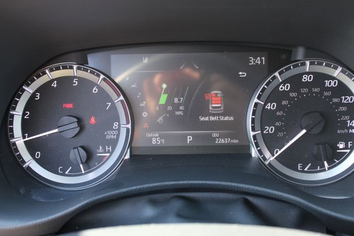 Used 2023 Toyota Highlander XLE AWD/4WD image 12