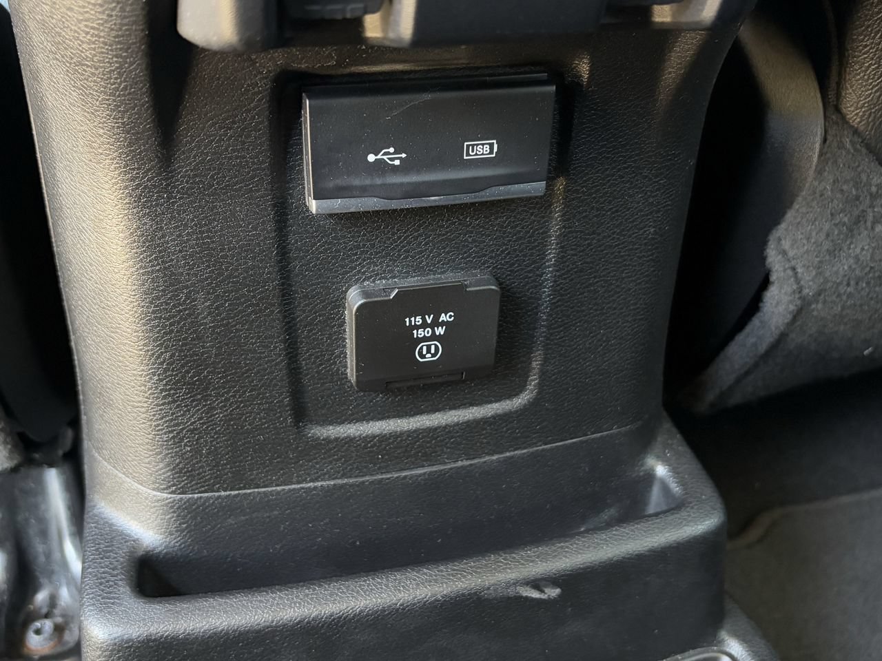 Used 2018 Jeep Wrangler Unlimited Sahara w/ Uconnect 4C Nav & Sound Group AWD/4WD image 24
