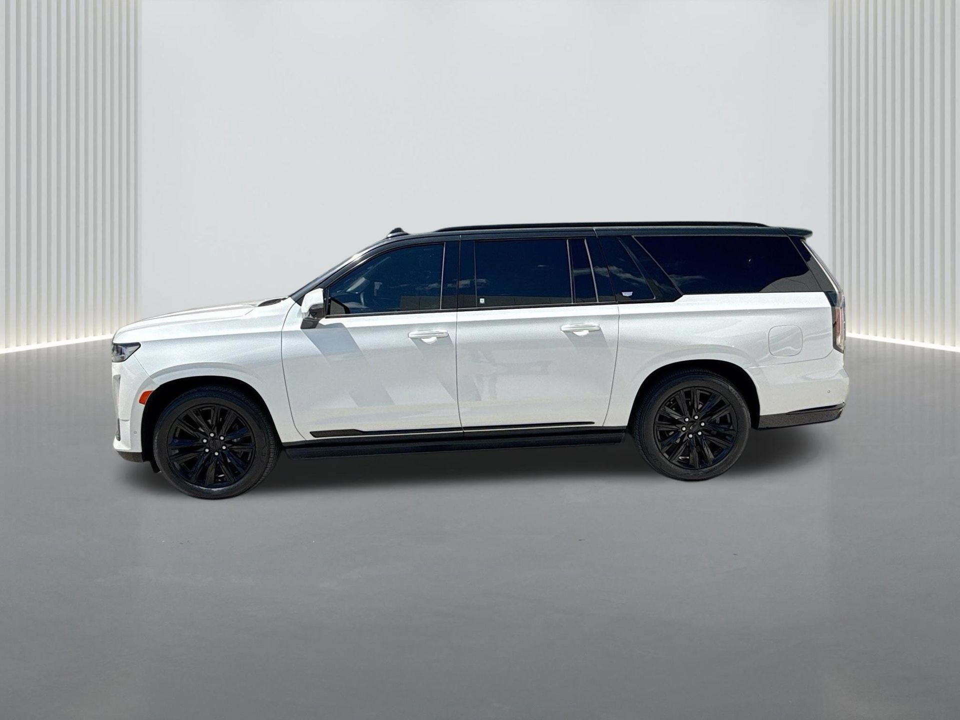 Used 2022 Cadillac Escalade ESV Sport Platinum AWD/4WD image 2
