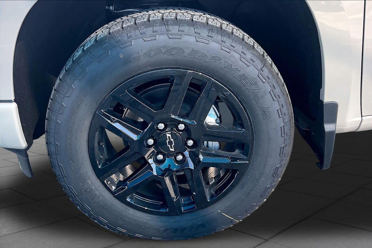 New 2026 Chevrolet Silverado 1500 Custom w/ Turbomax Blackout Package AWD/4WD image 11