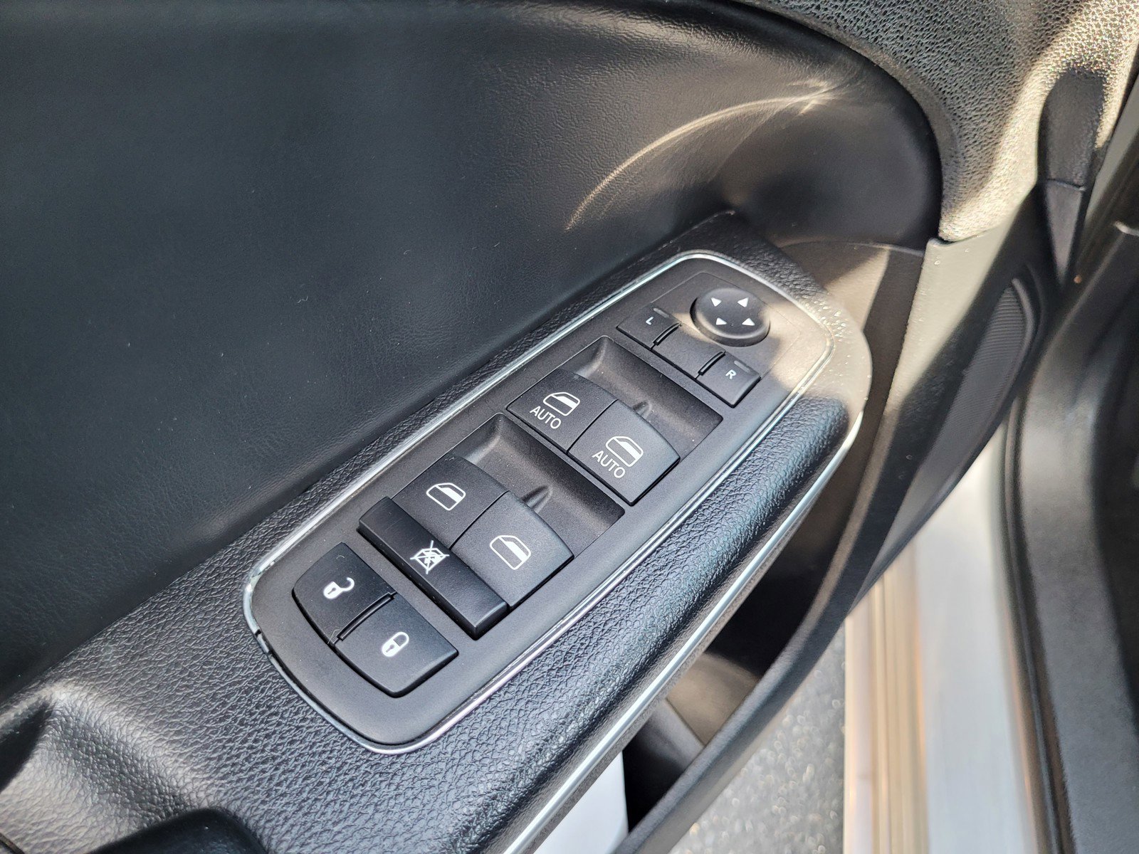 Used 2021 Dodge Charger SXT w/ Leather Interior Group RWD image 26