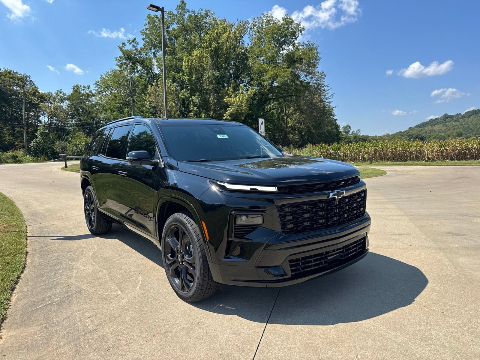 New 2027 Chevrolet Traverse RS w/ LPO, Floor Liner Package AWD/4WD image 3