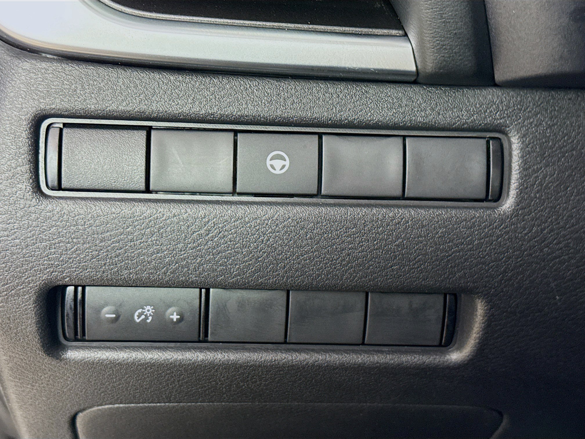 Used 2023 Nissan Rogue SV FWD image 9
