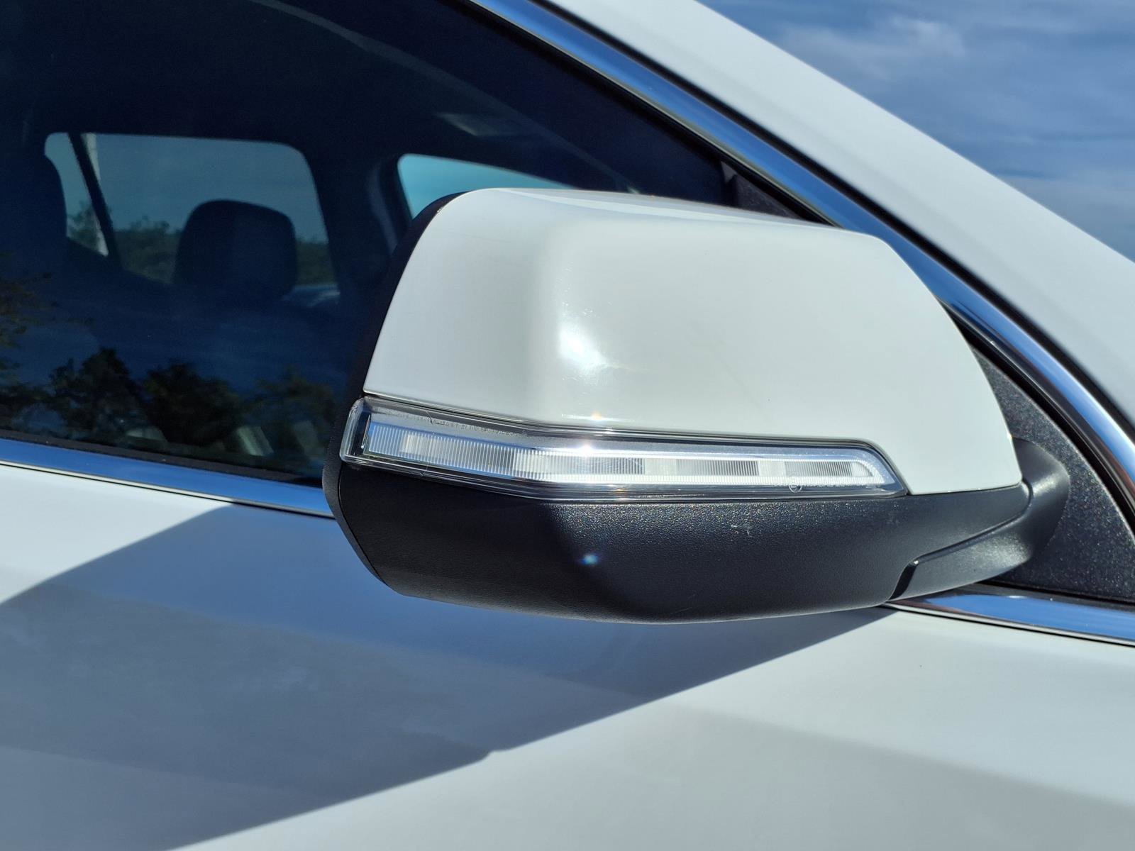 Used 2023 GMC Acadia SLT w/ LPO, Floor Liner Package AWD/4WD image 38