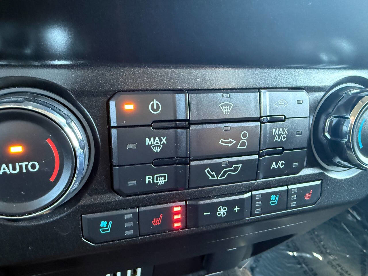 Used 2020 Ford F150 Lariat w/ Max Trailer Tow Package image 44