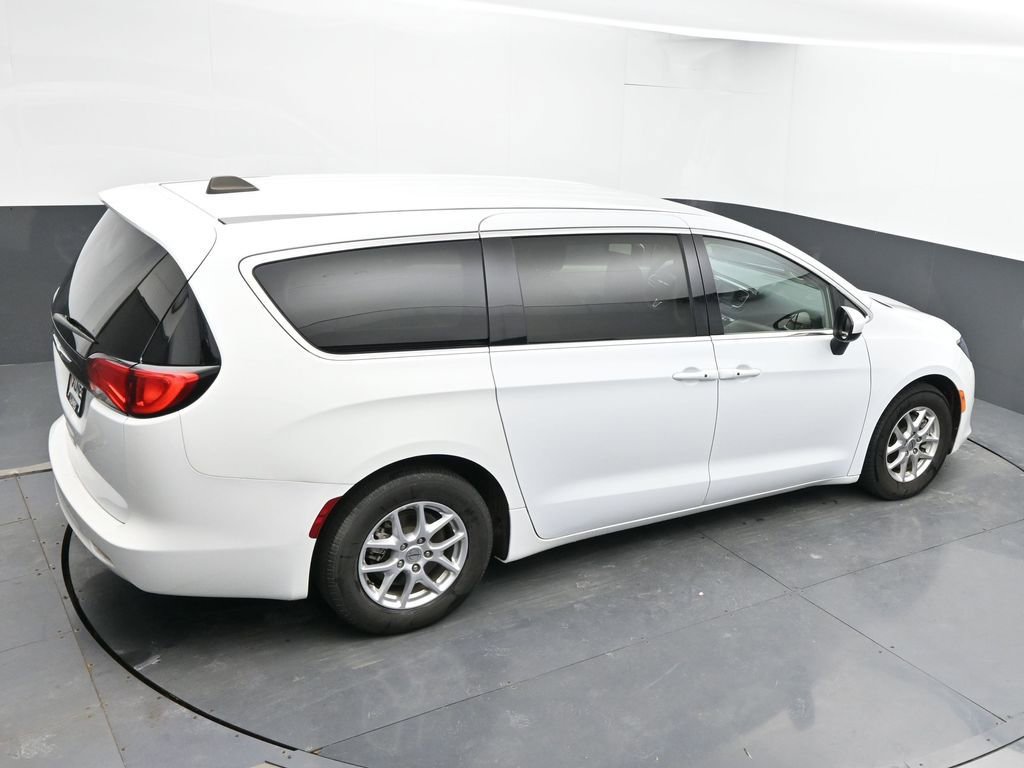 Used 2023 Chrysler Voyager LX FWD image 21