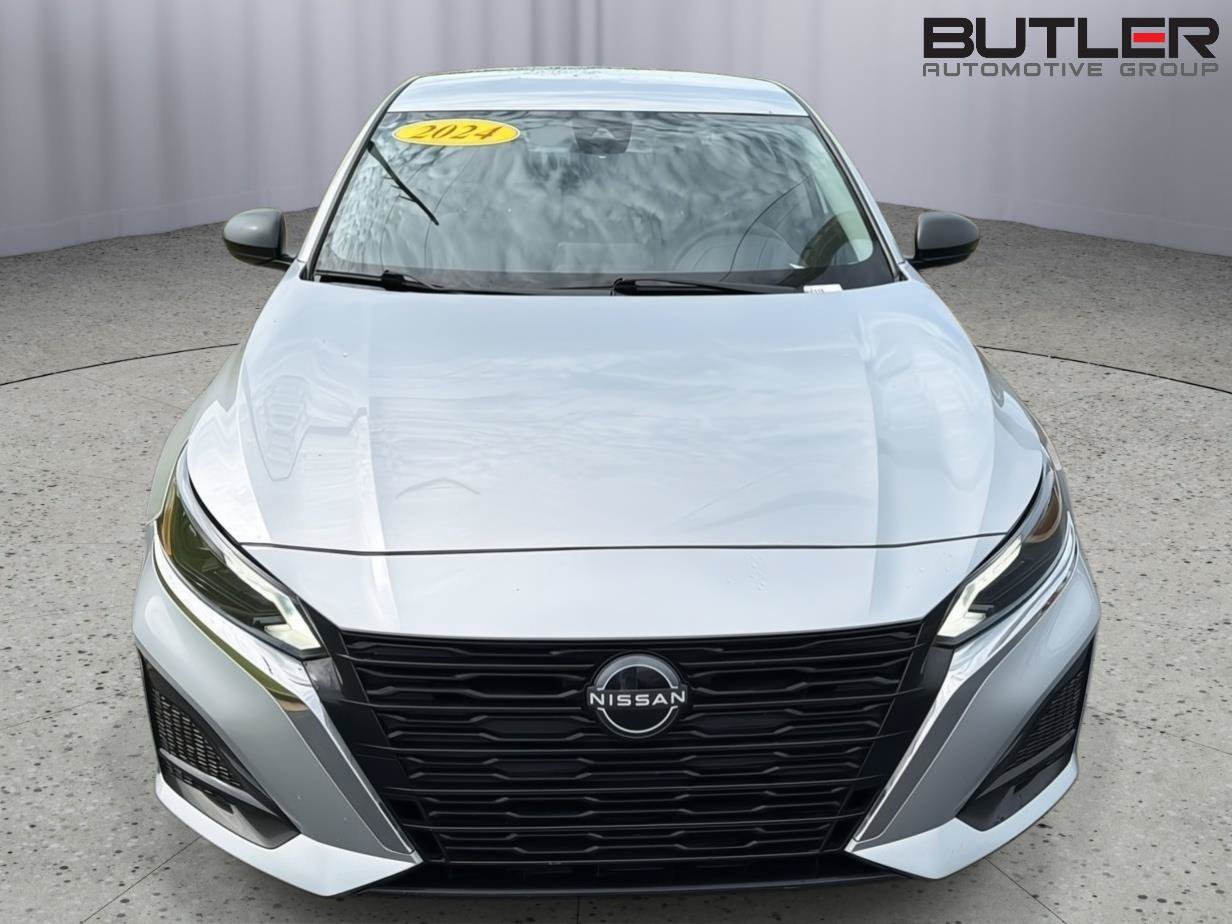 Used 2024 Nissan Altima 2.5 SV FWD image 9