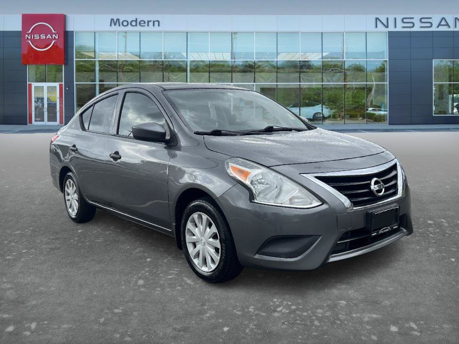 Used 2018 Nissan Versa S Plus FWD image 3