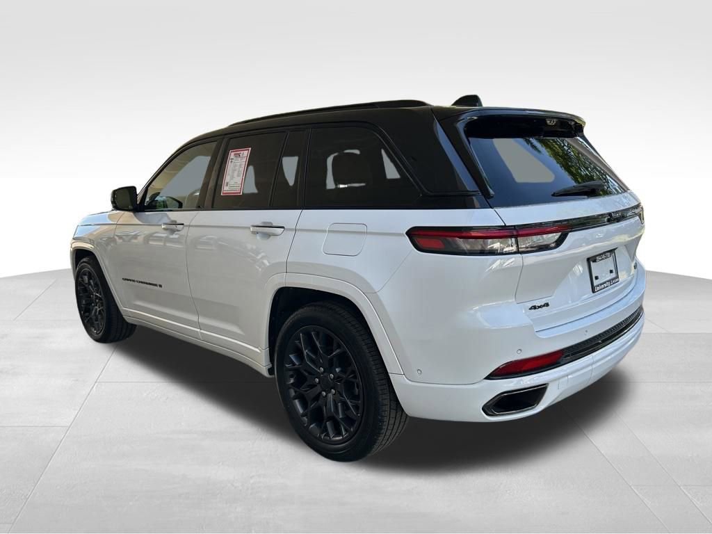 Used 2024 Jeep Grand Cherokee Summit AWD/4WD image 4