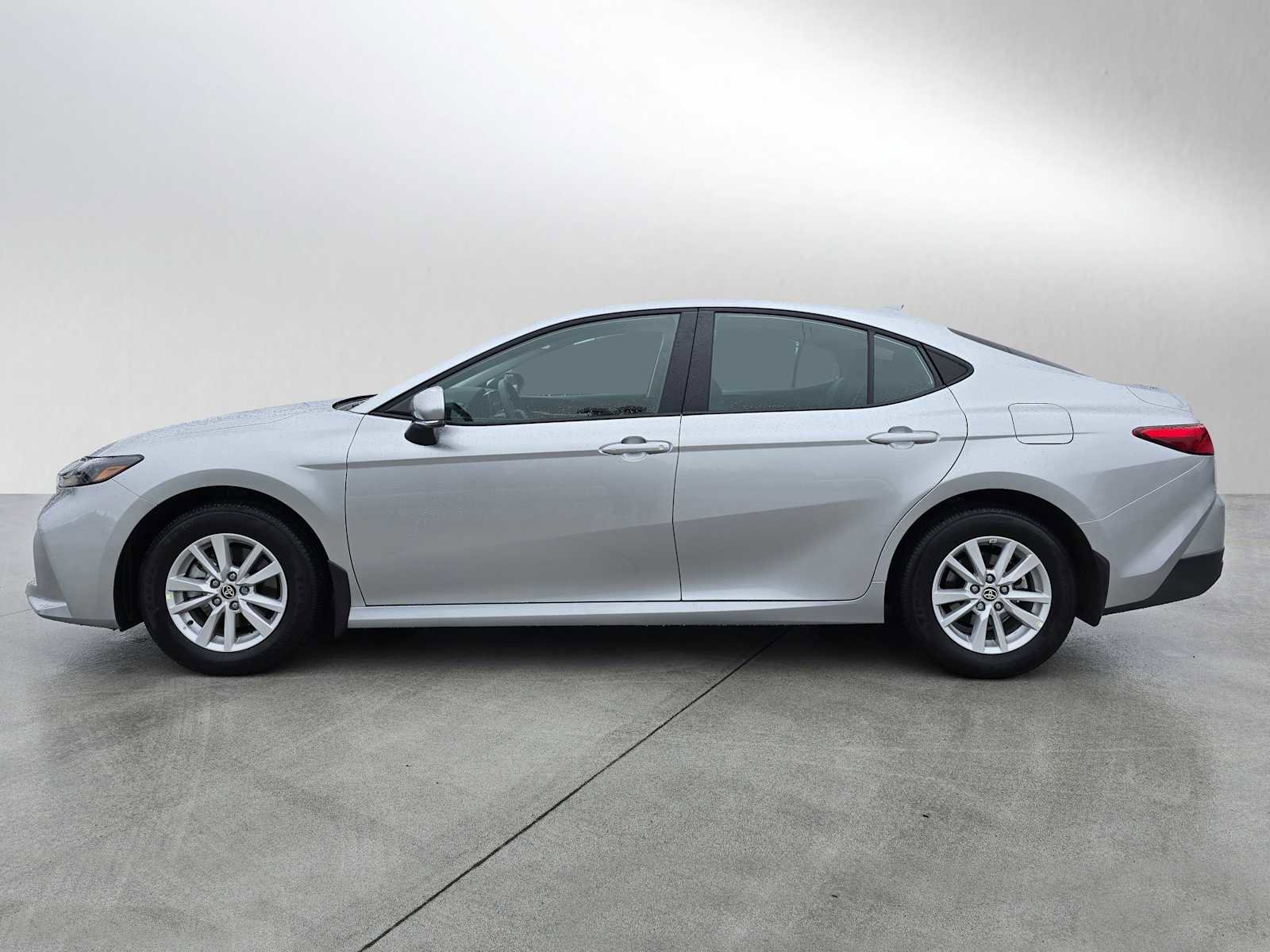 Used 2026 Toyota Camry LE w/ Convenience Package image 6