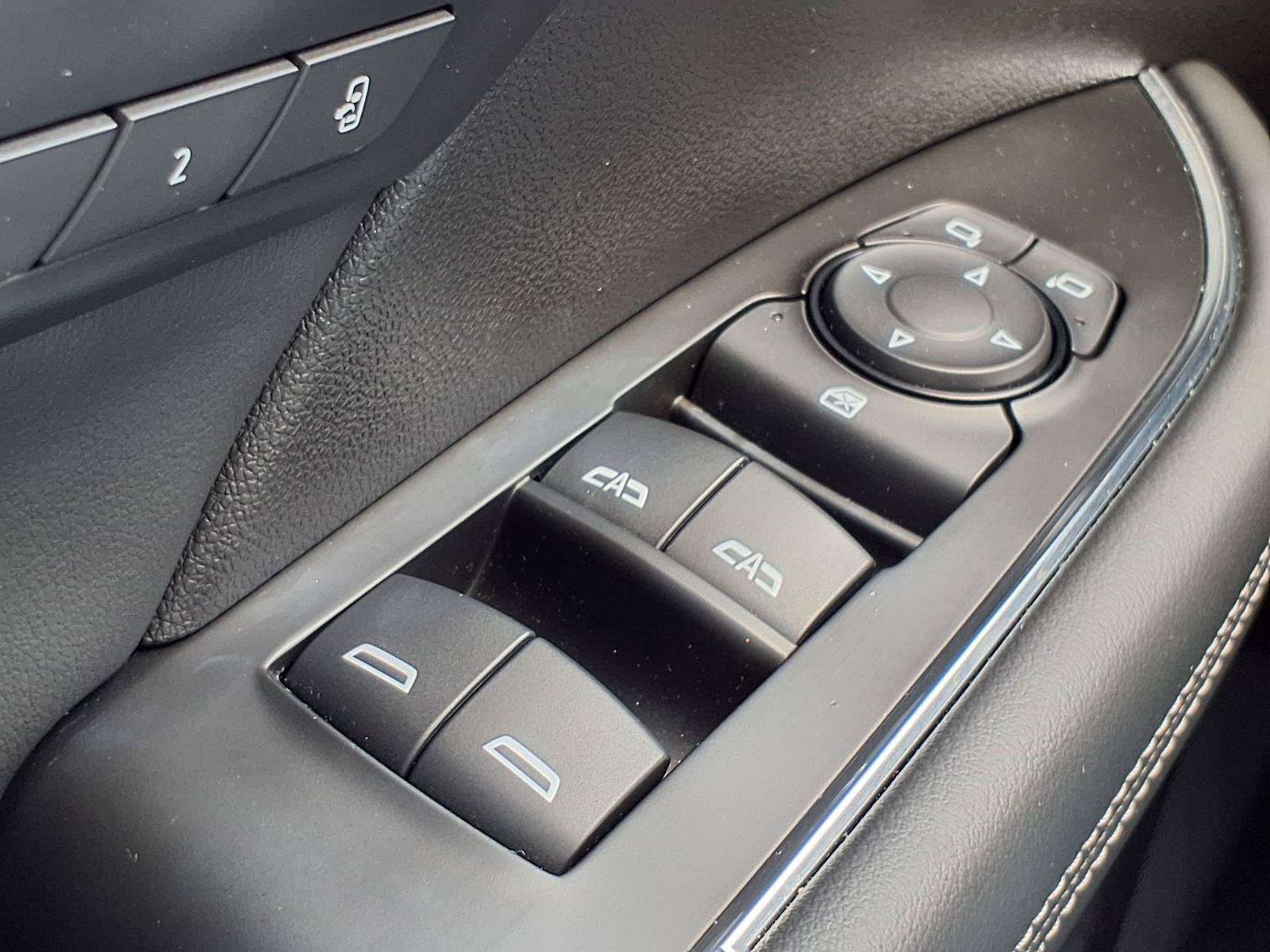 Used 2023 Buick Envision Essence w/ Sport Touring Package FWD image 12