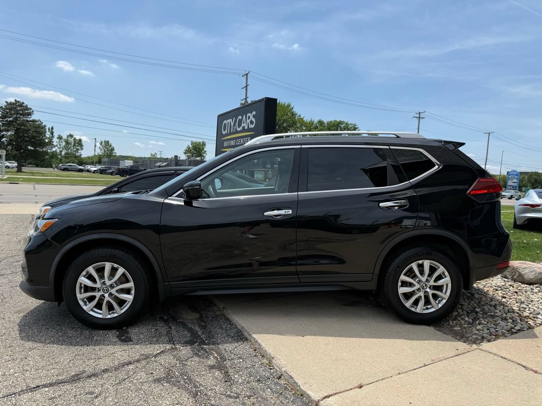 Used 2017 Nissan Rogue SV AWD/4WD image 2