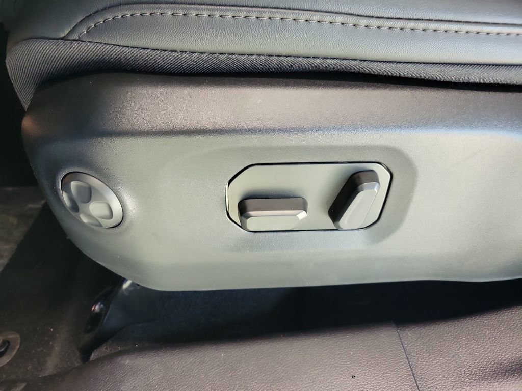 New 2026 Jeep Wrangler Unlimited Rubicon w/ Xtreme 35 Tire Package image 11