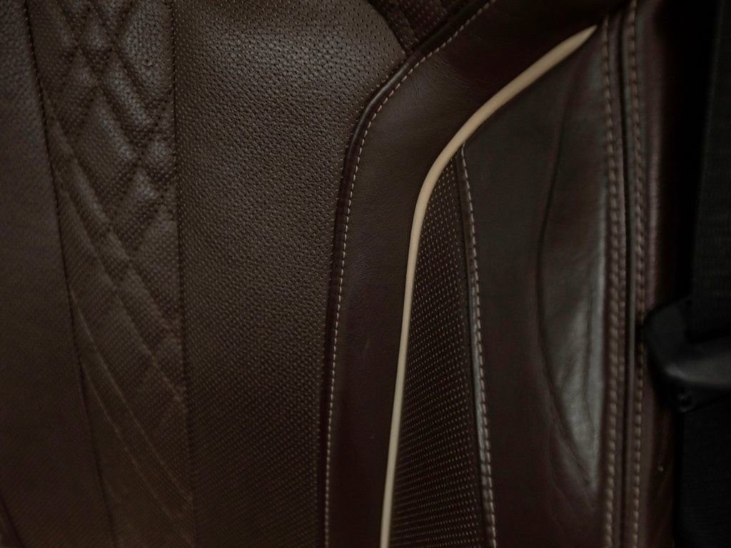 Used 2022 BMW M550i xDrive w/ Dynamic Handling Package image 30