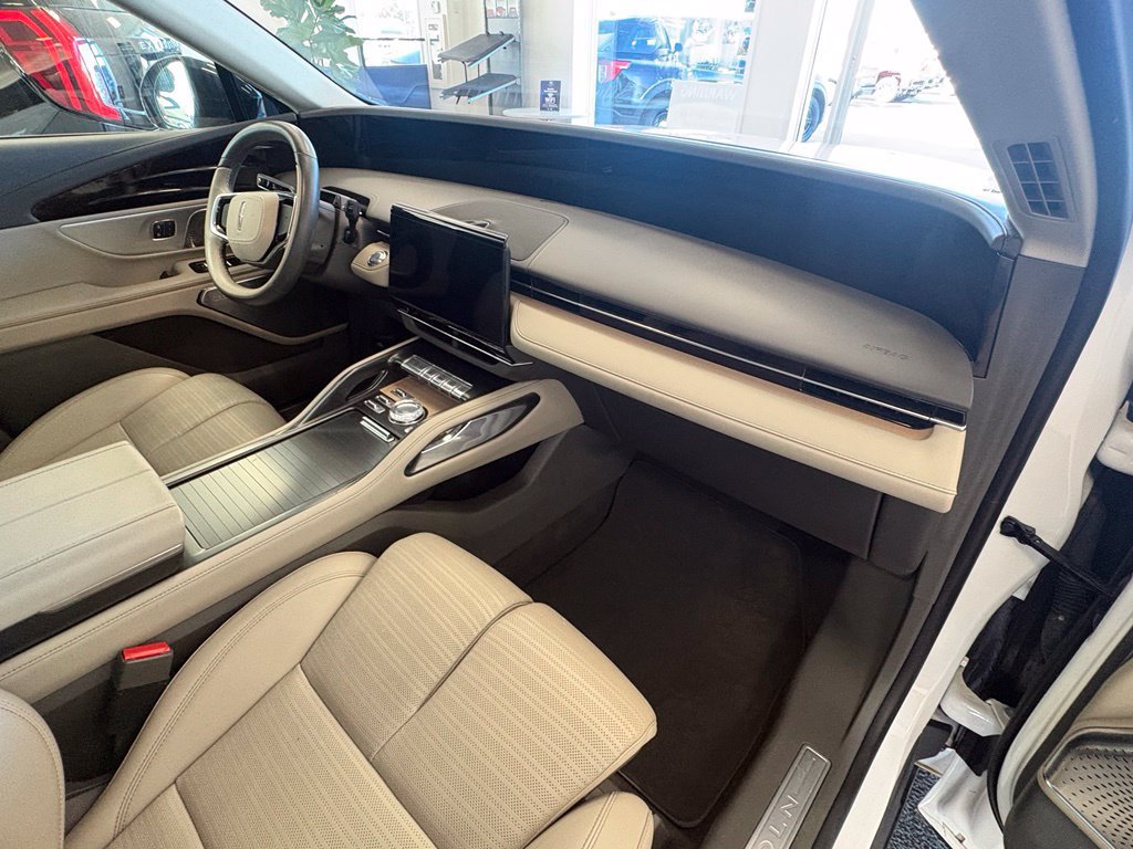 Used 2024 Lincoln Nautilus Reserve w/ Equipment Group 203A AWD/4WD image 39