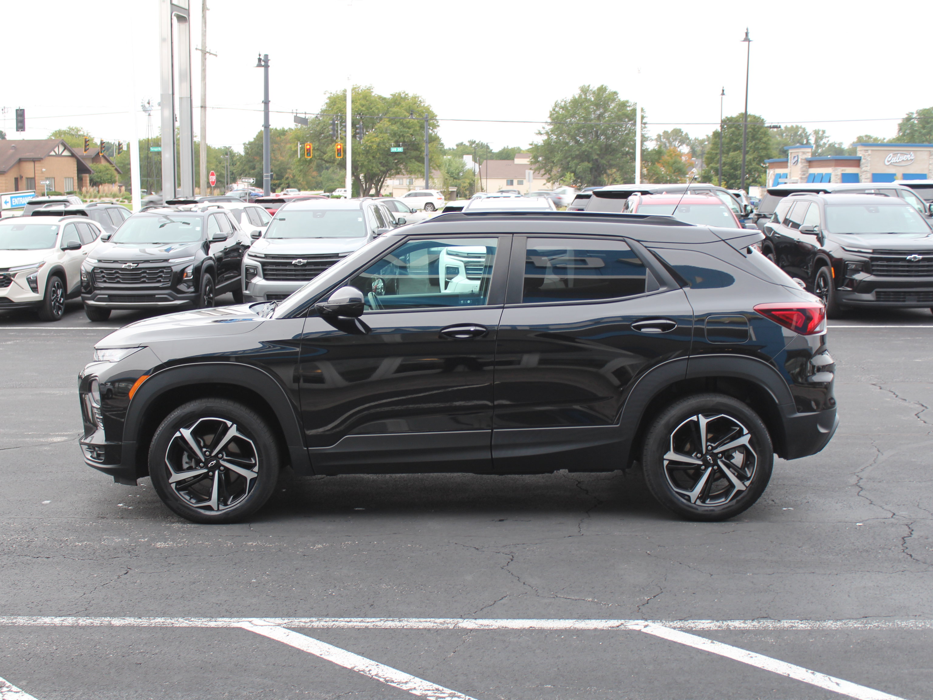 Certified 2022 Chevrolet TrailBlazer RS w/ Sun and Liftgate Package AWD/4WD image 9