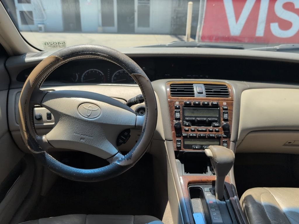 Used 2000 Toyota Avalon XLS FWD image 10