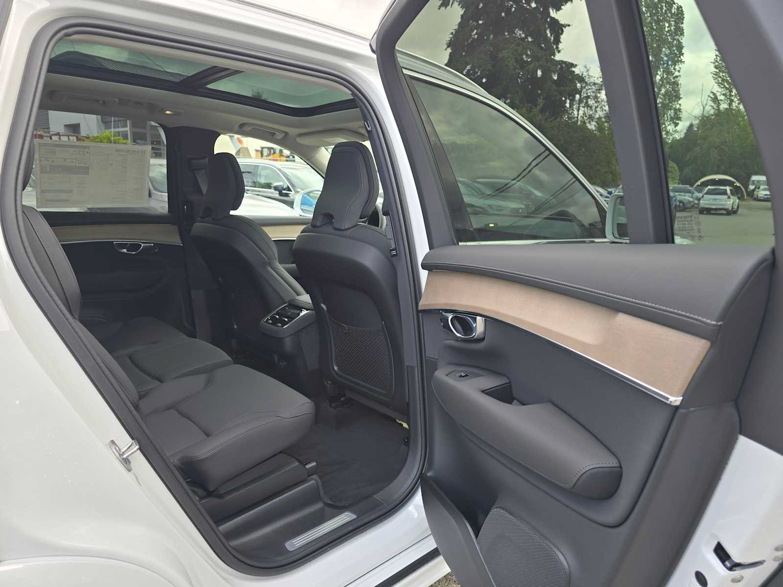 New 2026 Volvo XC90 B6 Plus w/ Protection Package AWD/4WD image 13