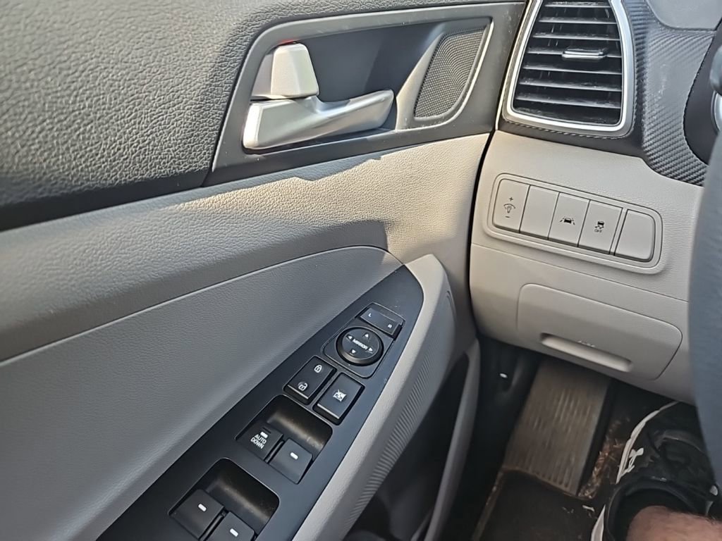 Used 2019 Hyundai Tucson SE w/ Cargo Package FWD image 21