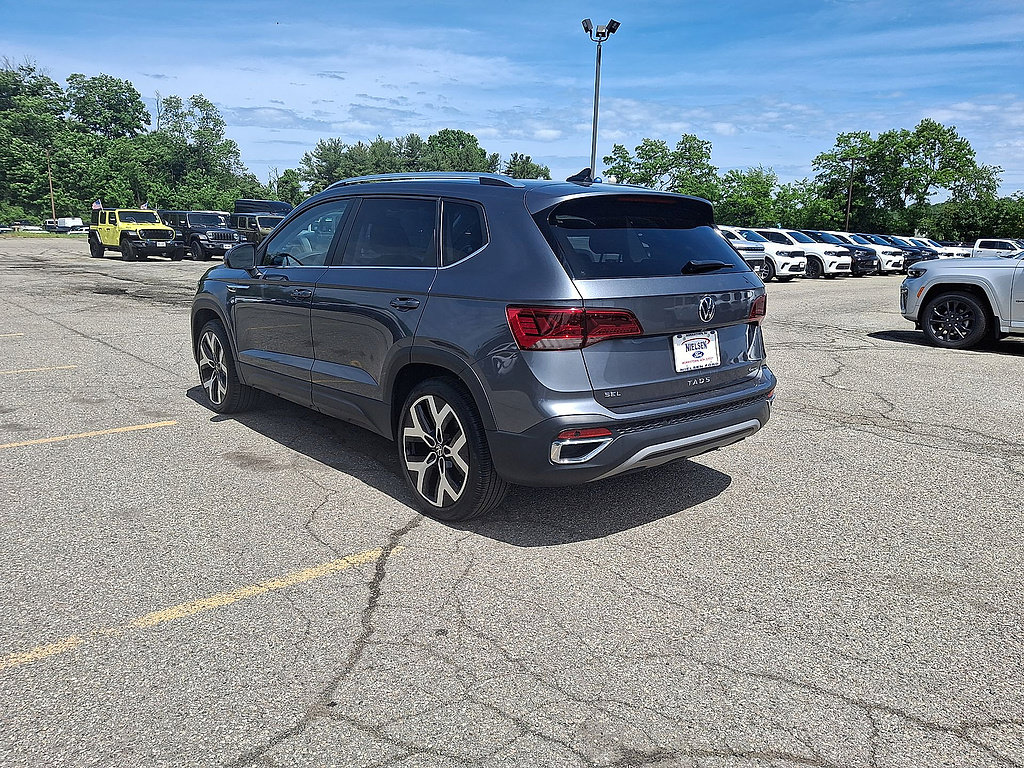 Used 2022 Volkswagen Taos SEL w/ Panoramic Sunroof Package AWD/4WD image 6