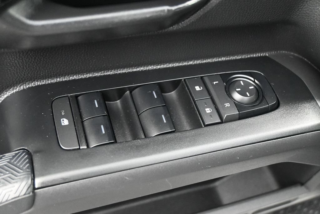 Used 2024 Toyota Tacoma SR5 AWD/4WD image 4